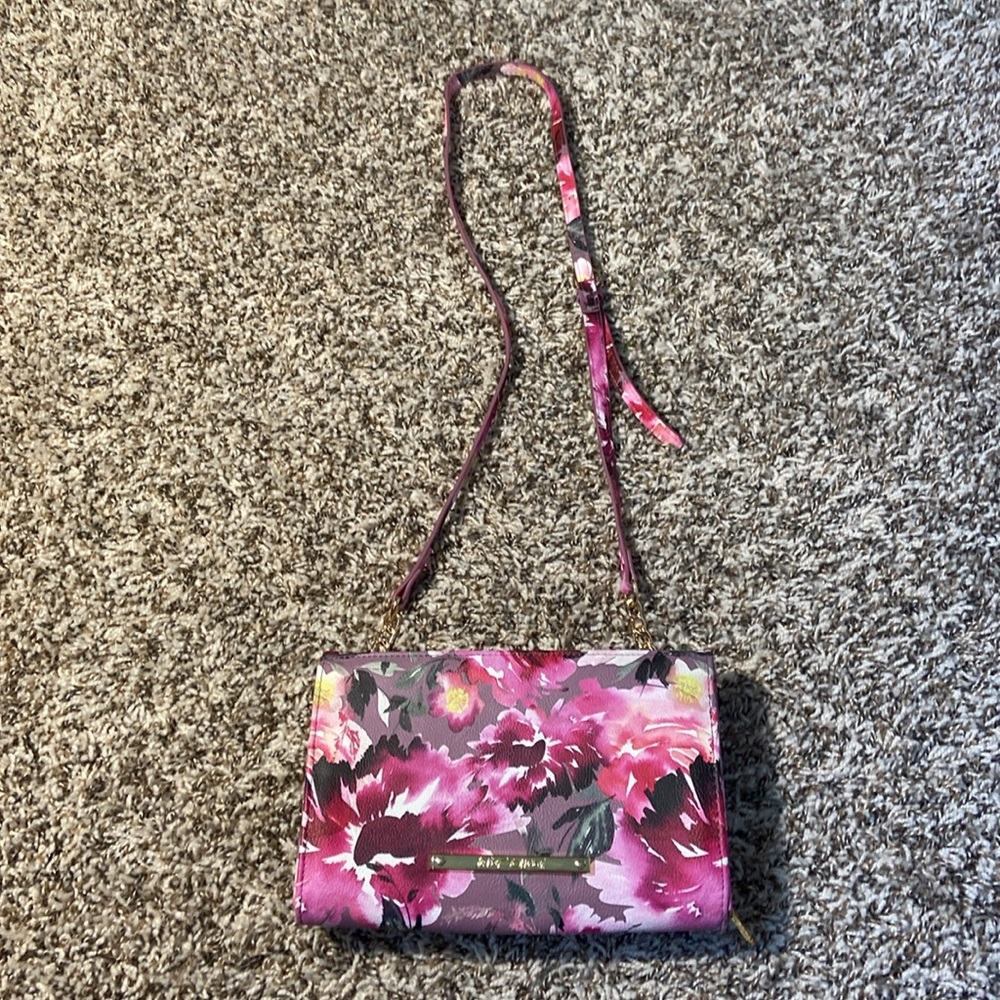 Betsy Johnson Dani Mauve Pink Floral Crossbody Bow Chain Strap Purse Wallet - Picture 10 of 15